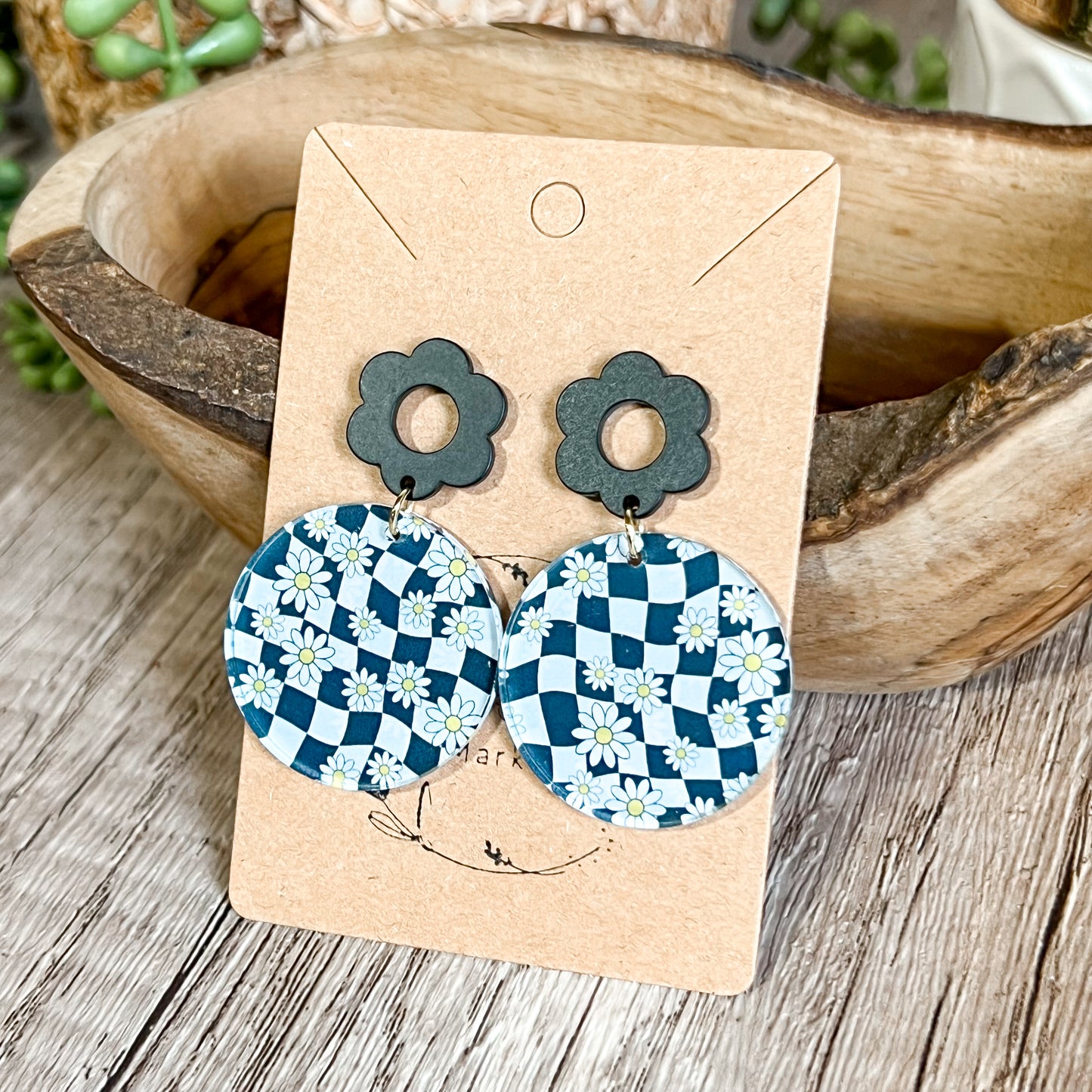 Retro Daisy Checkerboard Drops