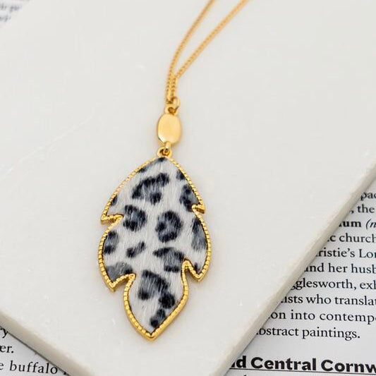 Leaf Shape Animal Print Pendant Necklace