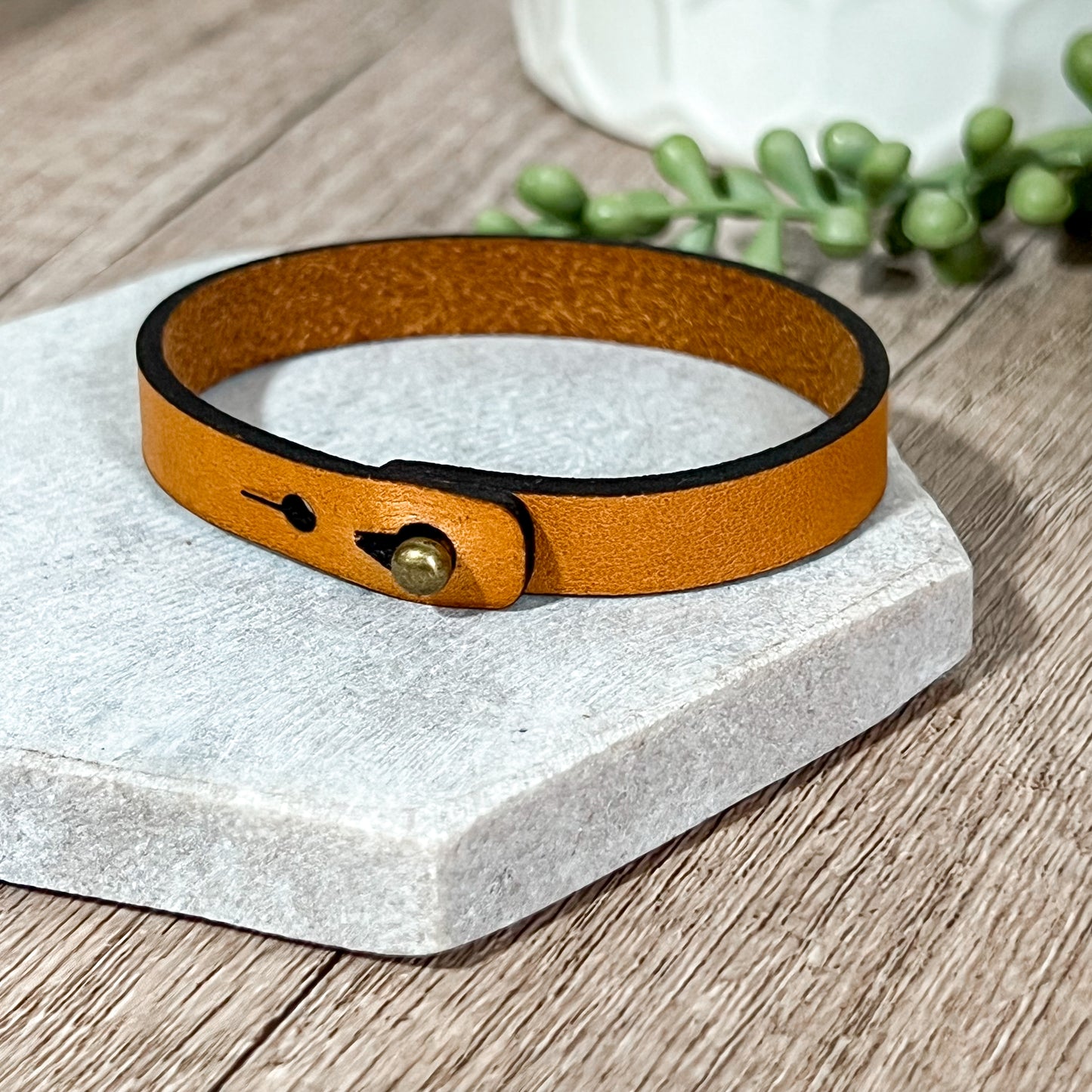 Keep Going – Thin Leather Bracelet