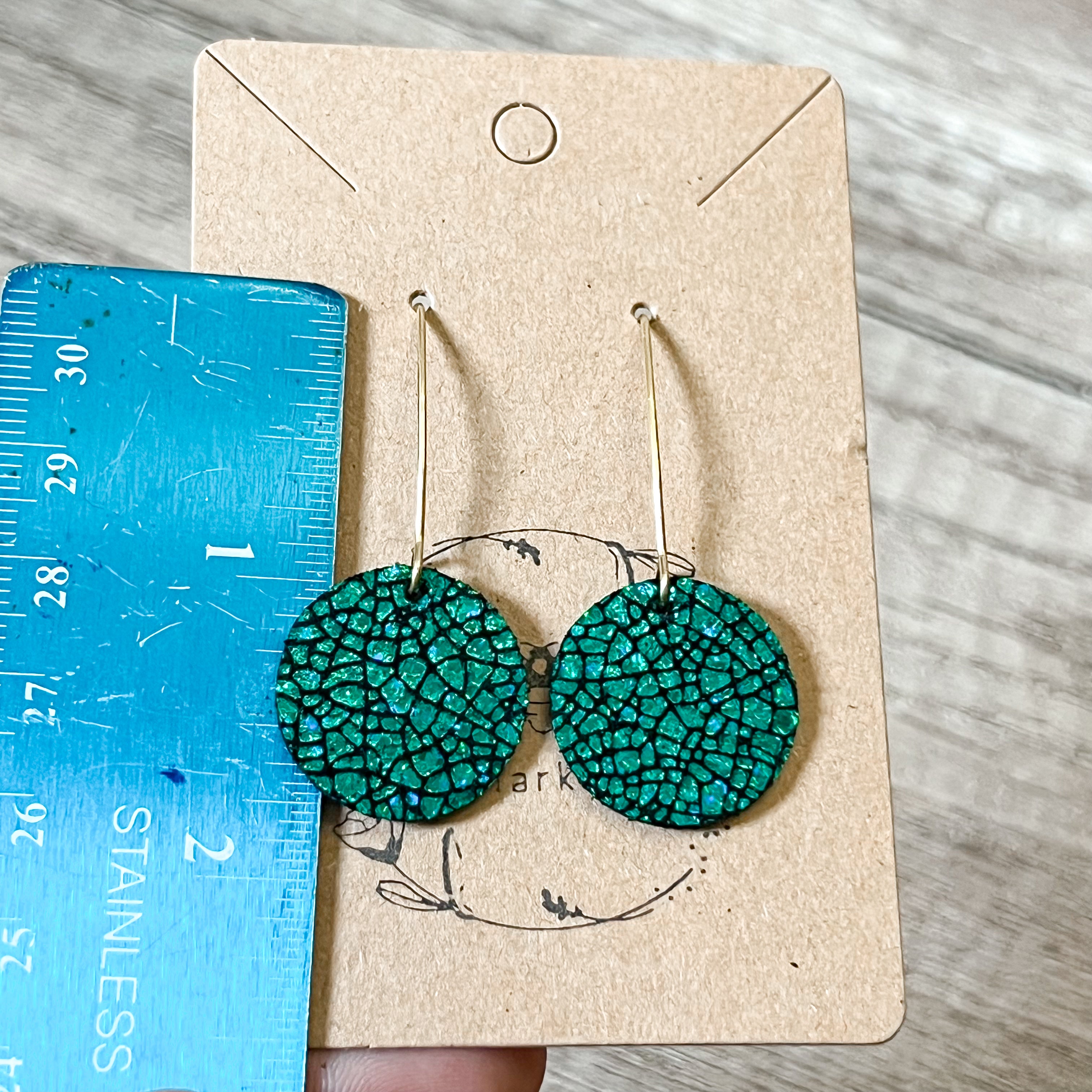 Emerald Cracked Metallic Round Earrings