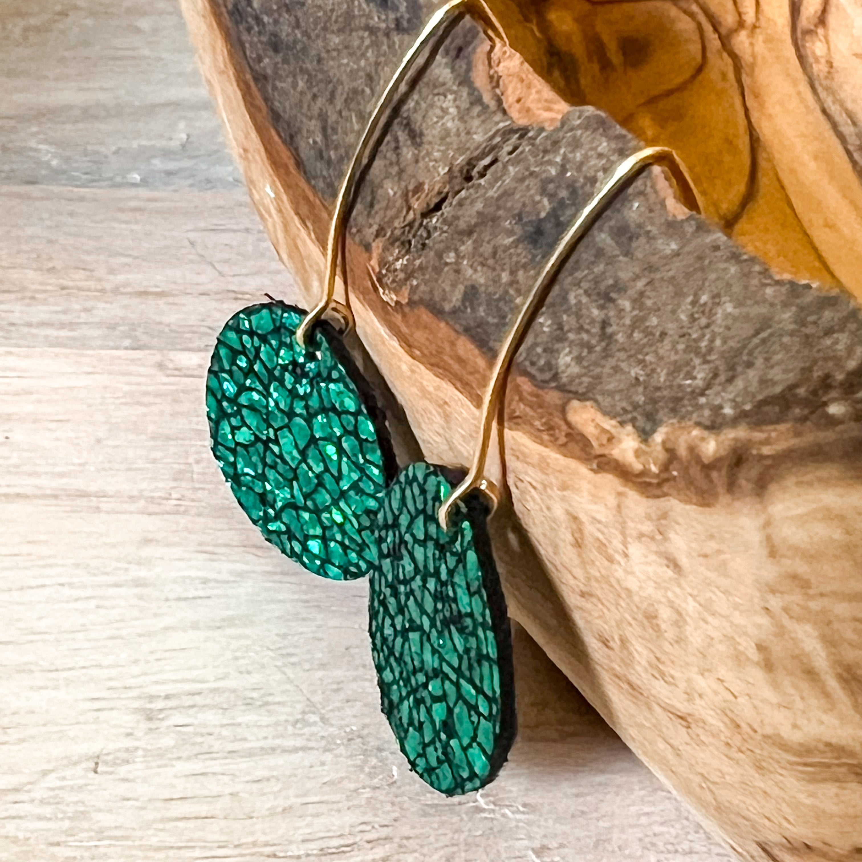 Emerald Cracked Metallic Round Earrings