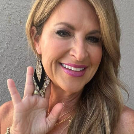 Lisa’s Golden Glamour Earrings