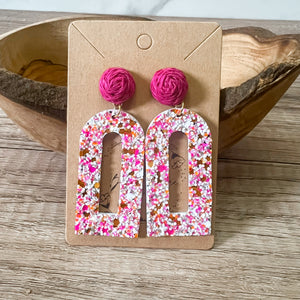 Sandy Raffia Pink Glitter Cutout Arch Earrings