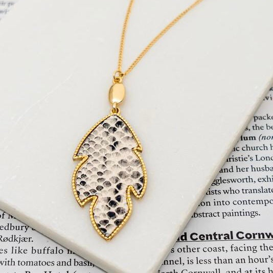 Leaf Shape Animal Print Pendant Necklace
