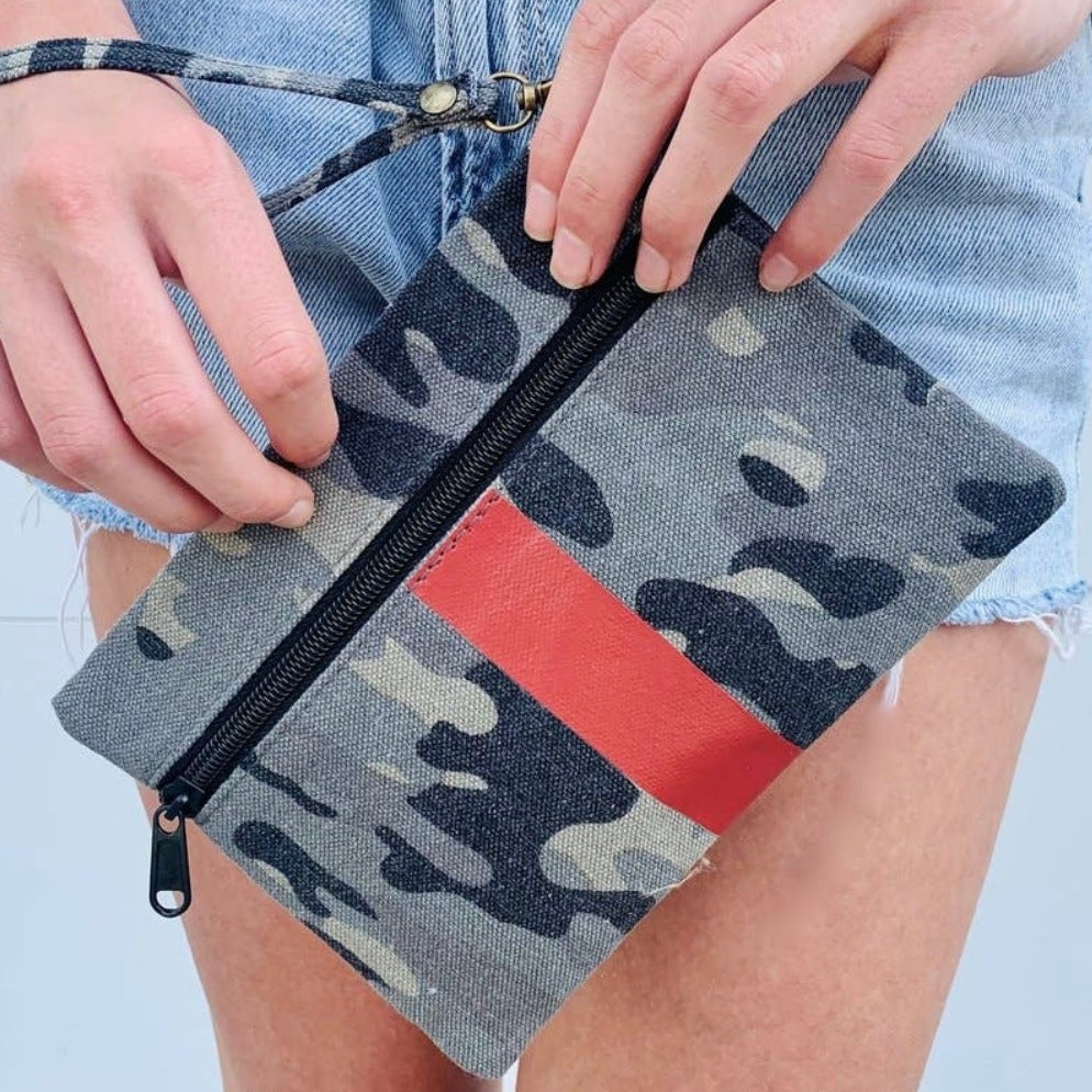 CAMO WRISTLETS WITH WALLET